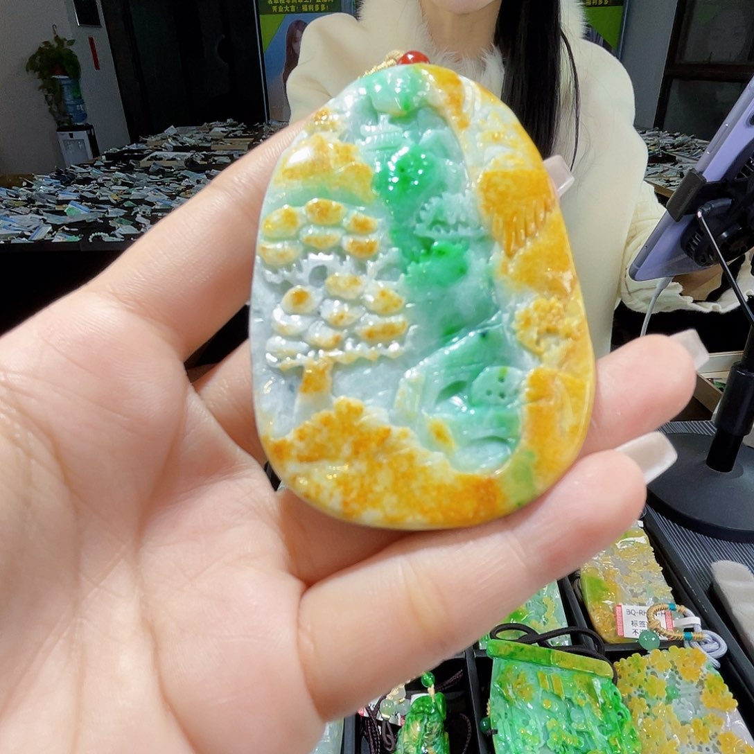 颈饰未镶嵌翡翠一