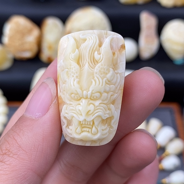 琥珀未镶嵌裸石龙牌c917