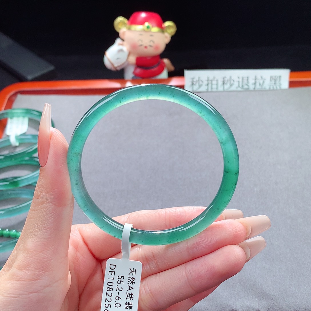 翡翠手镯未镶嵌天然