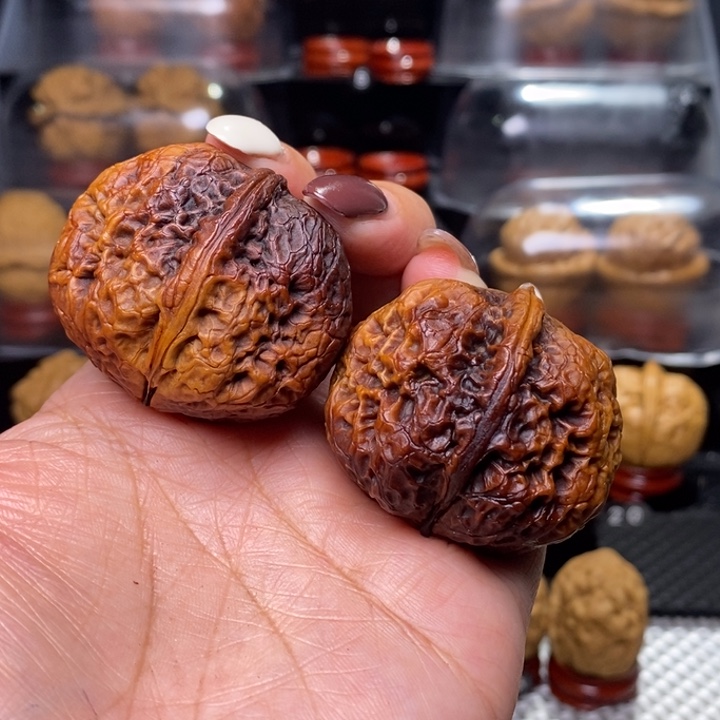 文玩核桃把件七彩元宝…………127