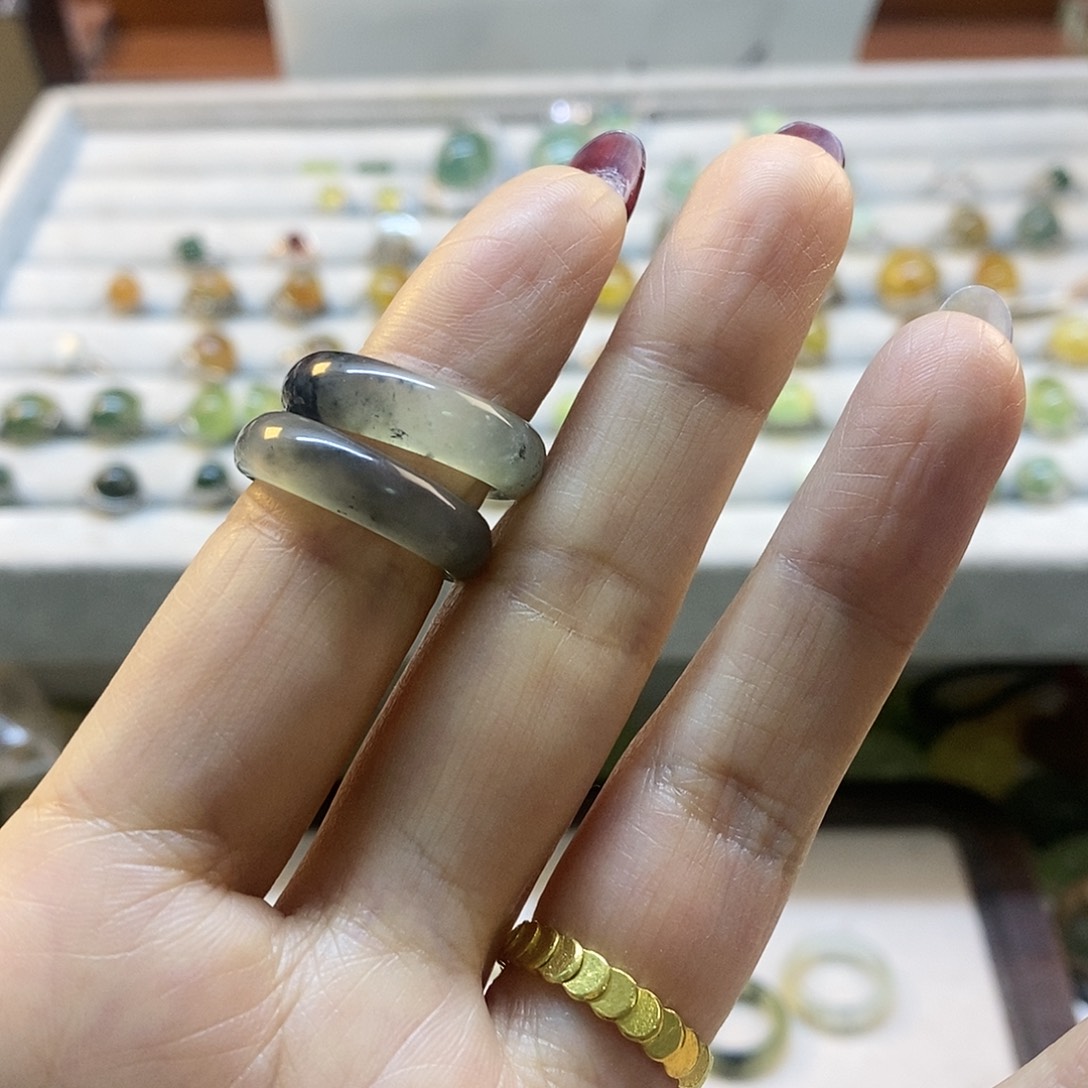 蛇纹石玉手镯未镶嵌你***山