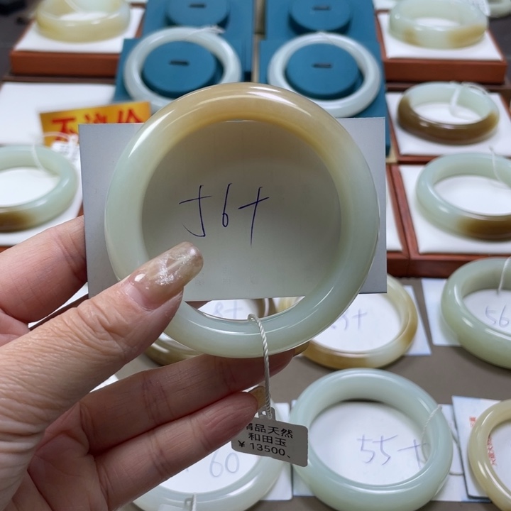 和田玉手镯未镶嵌丁****号