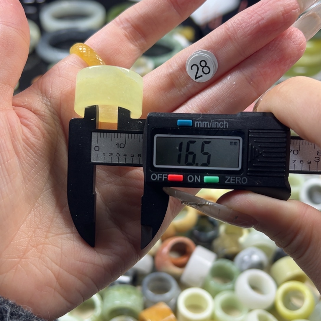 蛇纹石玉未镶嵌戒指