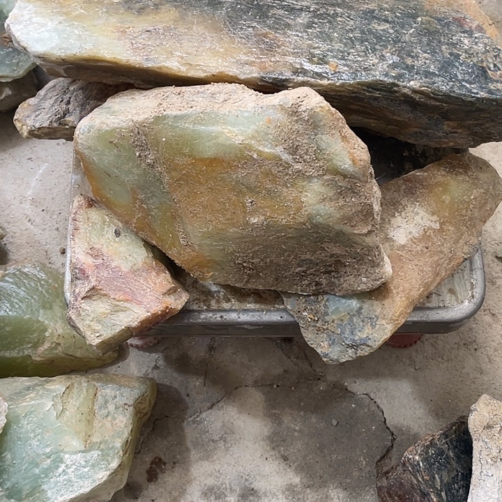 老***Q蛇纹石玉未镶嵌天然岫玉多样性发一