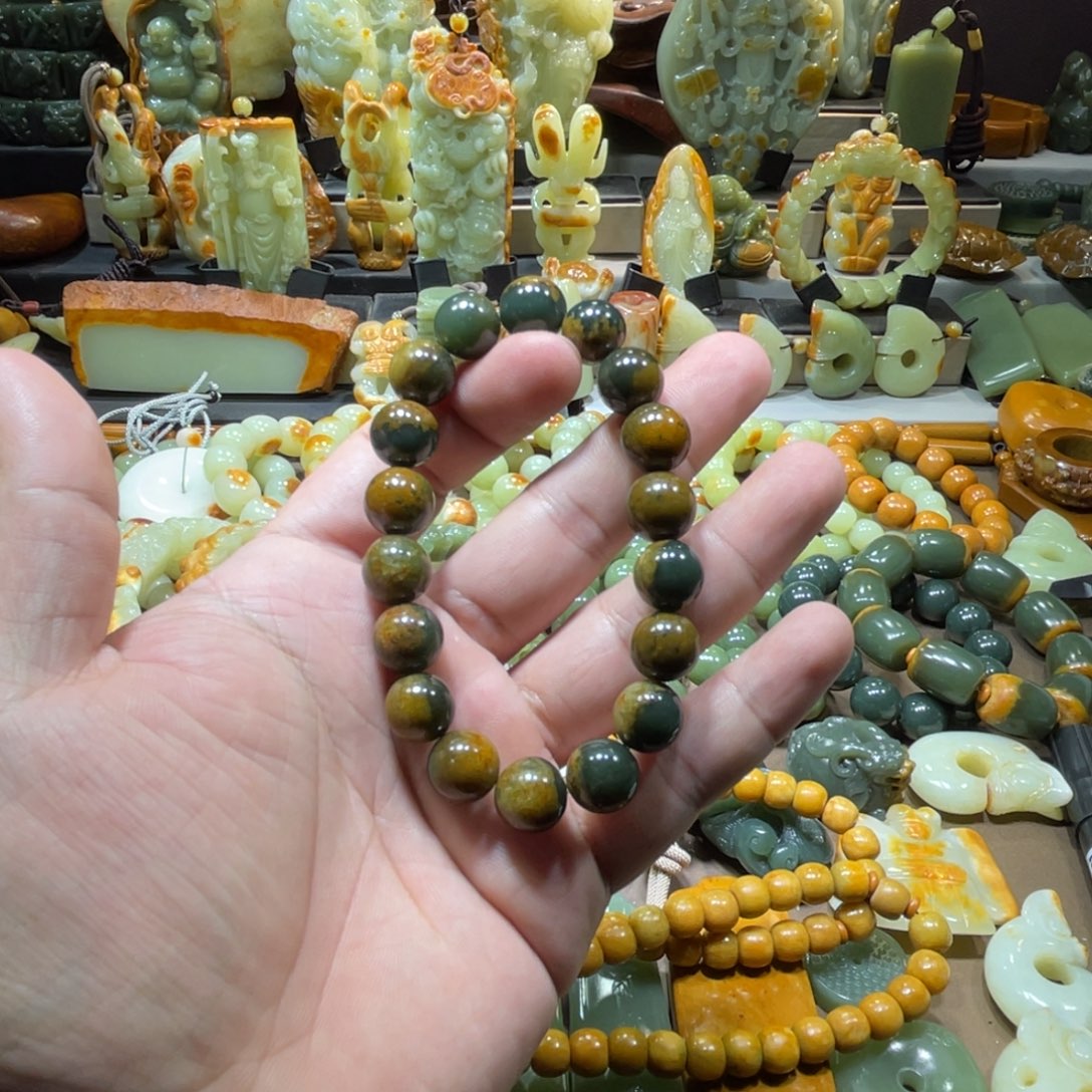 透闪石质玉未镶嵌珠宝奇石