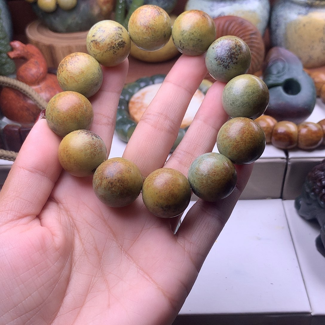 好***情岫岩河磨玉（透闪石质玉）未镶嵌手链