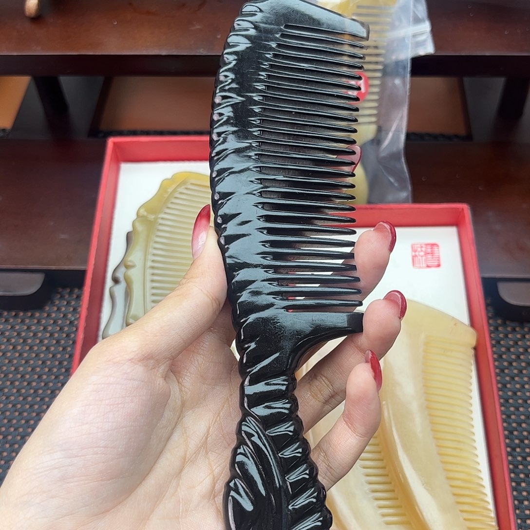 纯手工制作纯牛角梳子