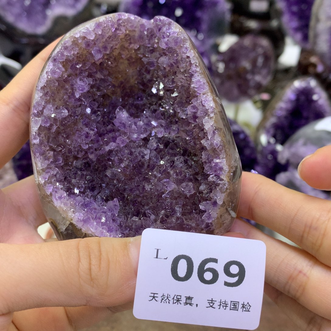 紫晶未镶嵌大型摆件（非配饰）