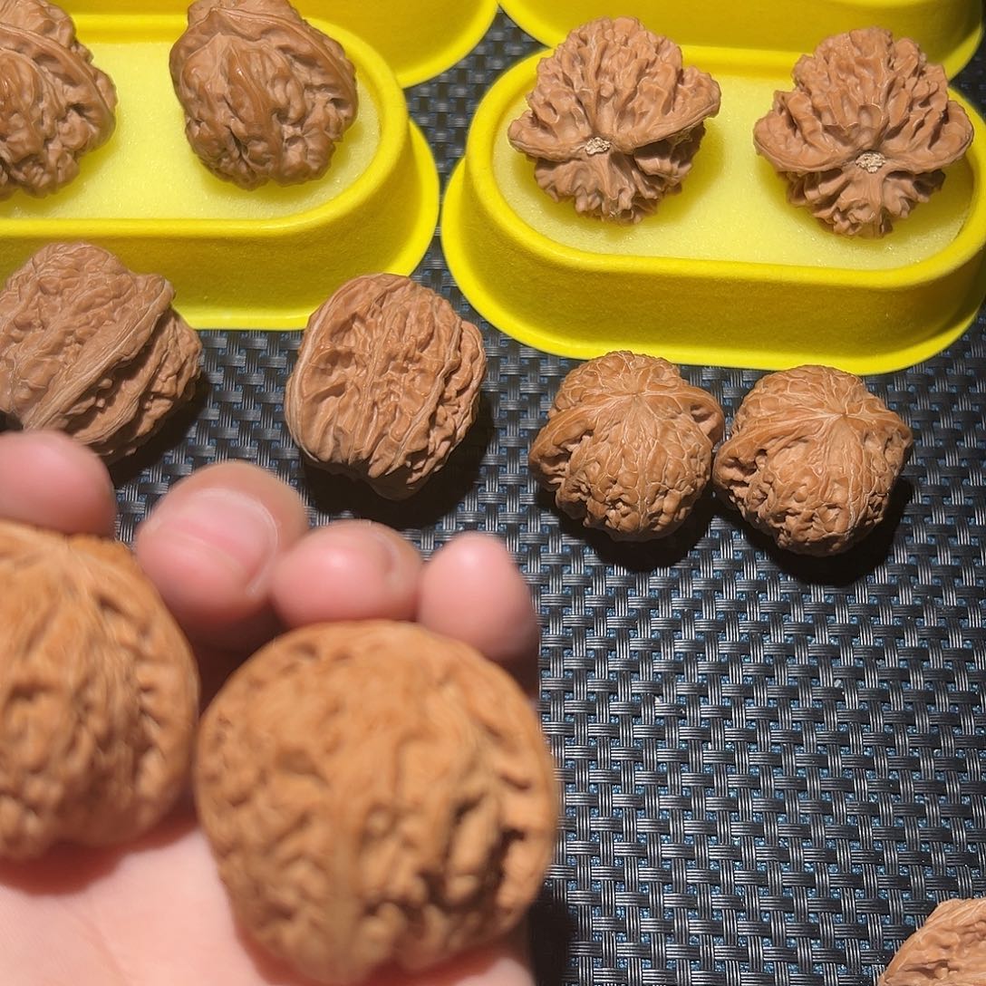 文玩核桃吊坠白狮子 文玩核桃
