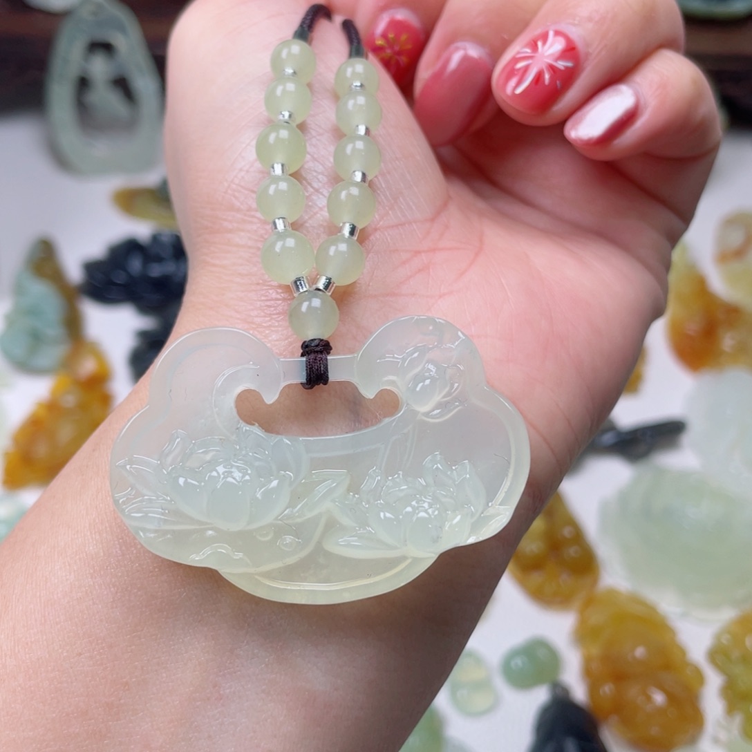 蛇纹石玉颈饰未镶嵌