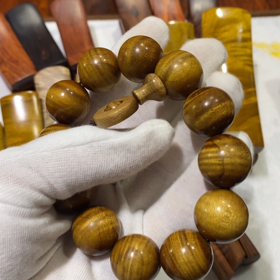 金丝楠把件手串。    