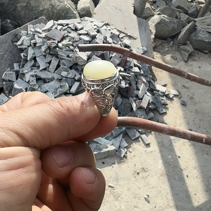 和田玉未镶嵌戒指