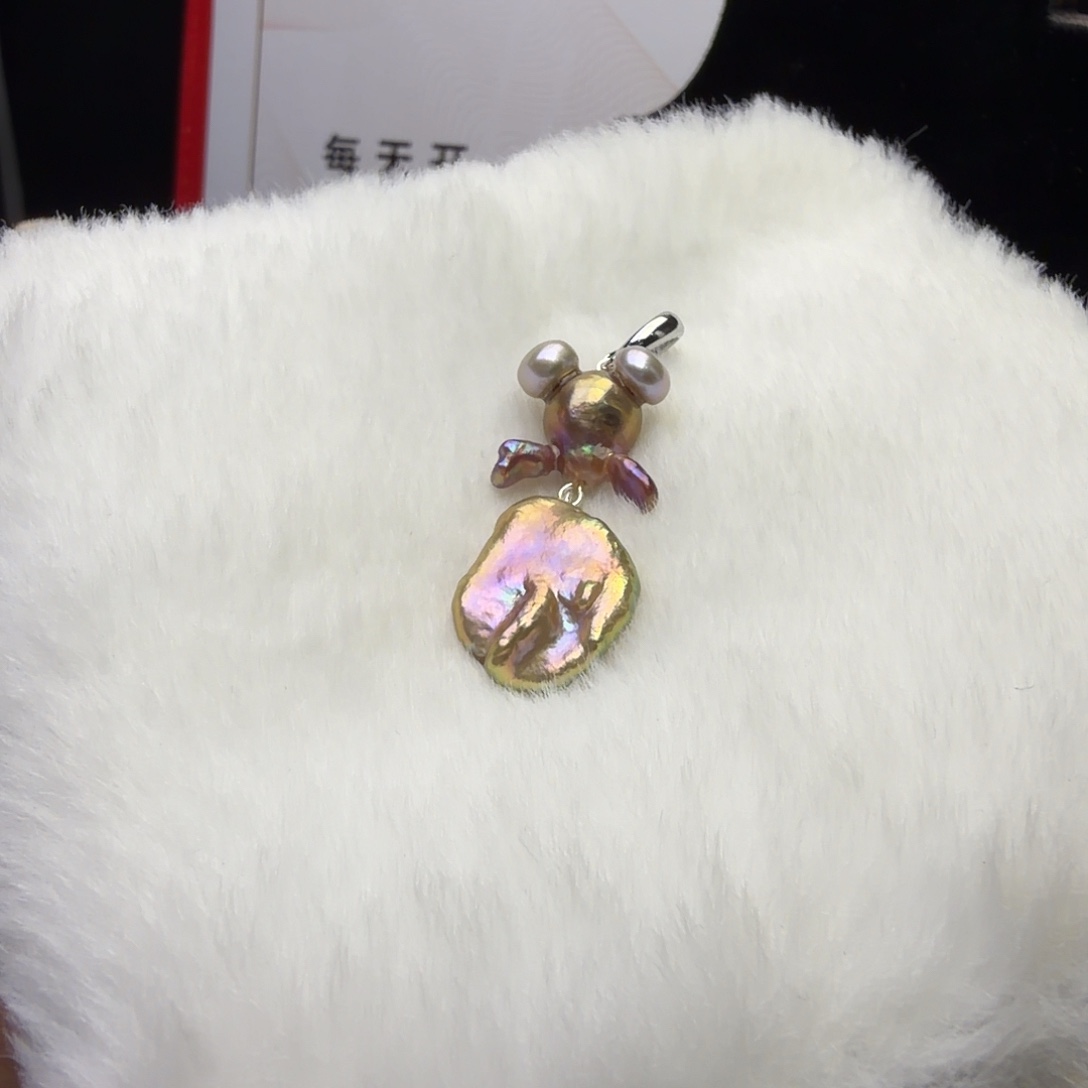 琉璃纯铜合金金鱼吊坠