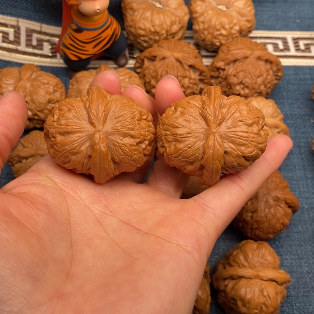 文玩核桃把件44全品毕业元宝49克