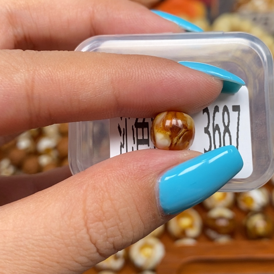 蜜蜡未镶嵌珠宝奇石3687