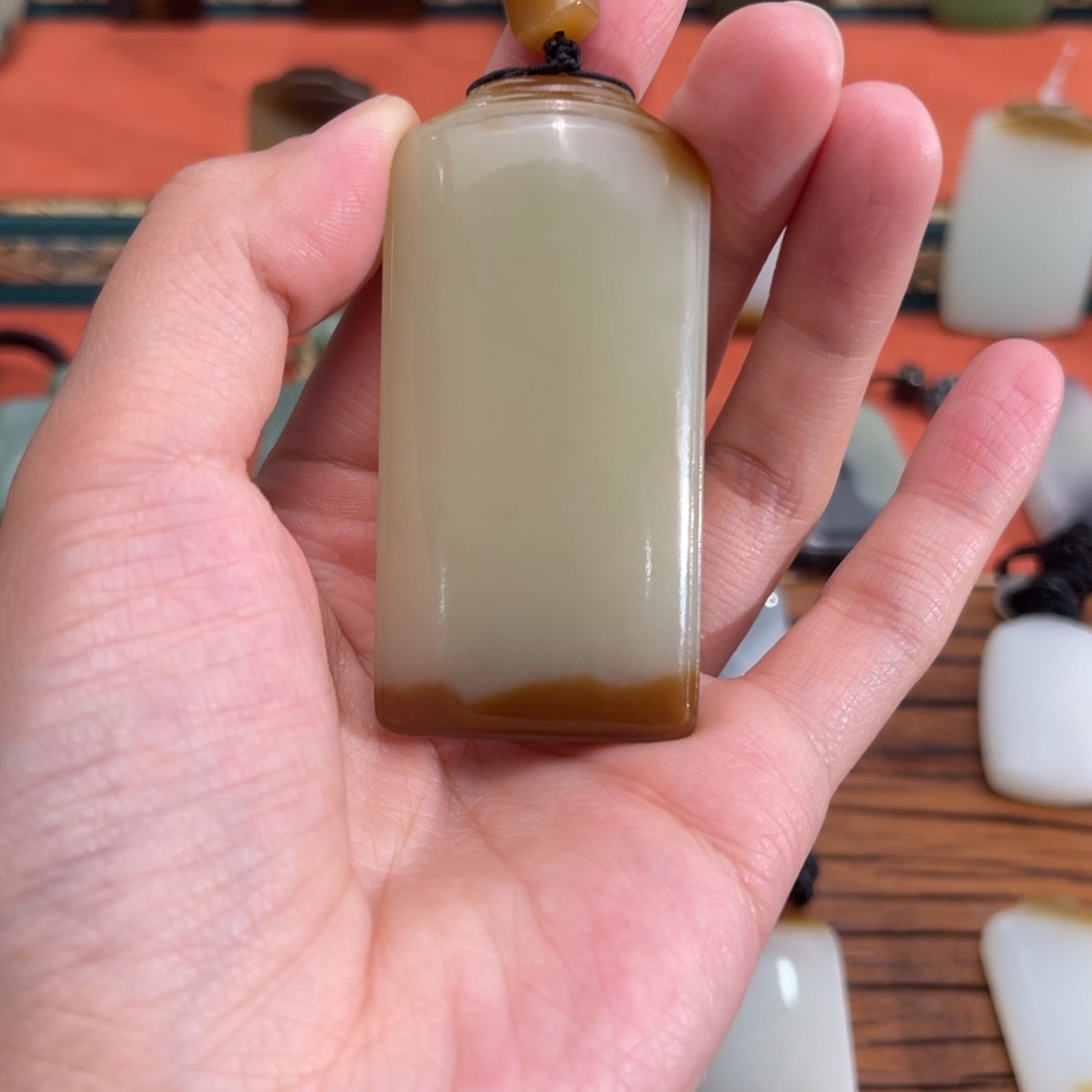 和田玉颈饰未镶嵌巧*力