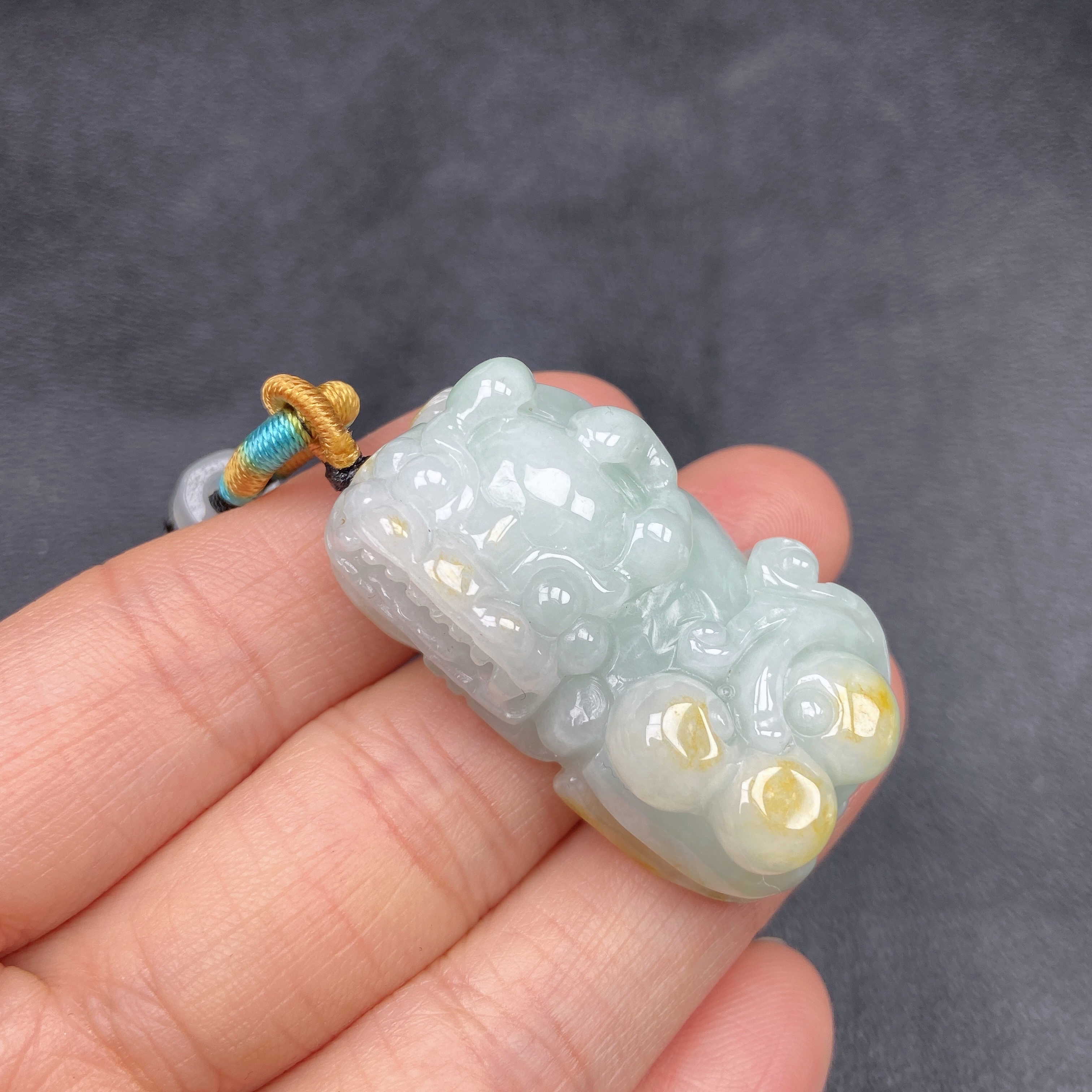 精雕带黄霸王貔貅挂坠39.4×23×12.5mm（有明显瑕疵纹裂特价）