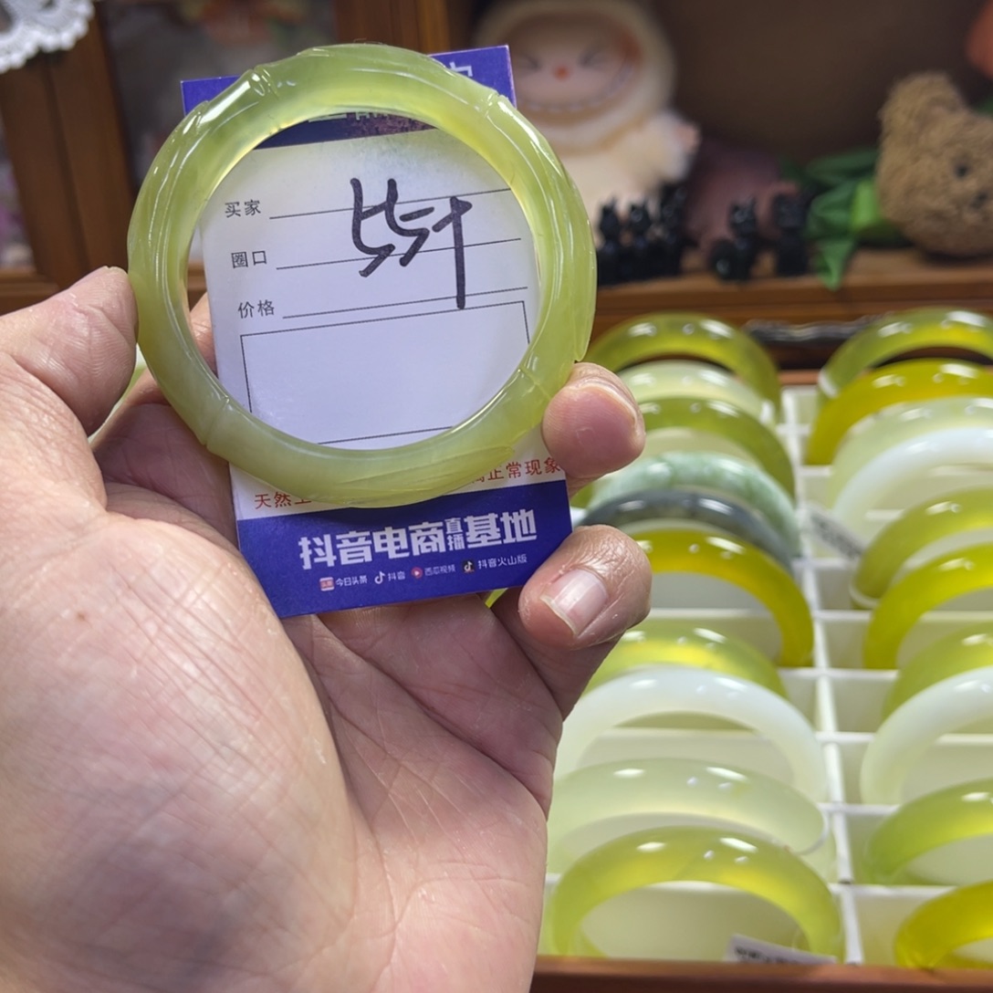 蛇纹石玉未镶嵌手镯210