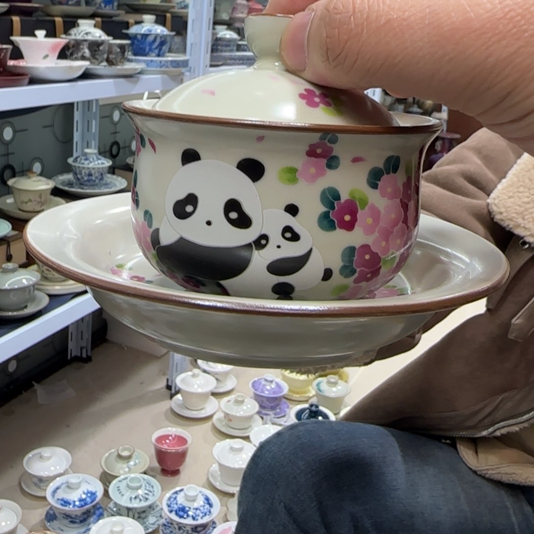 高温下的高温天气使人心情愉悦