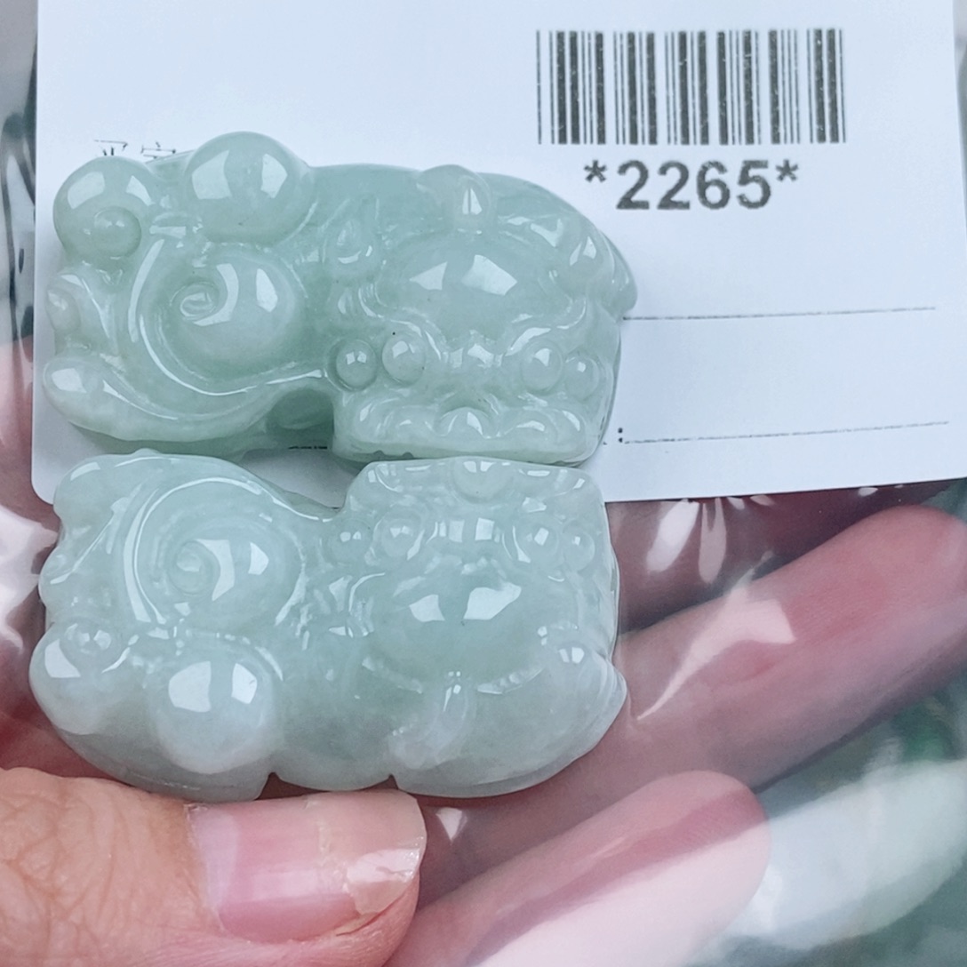 拉***拉翡翠未镶嵌颈饰翡翠