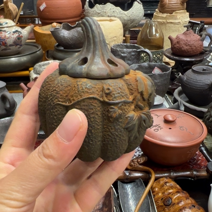 铁香炉一个一个地