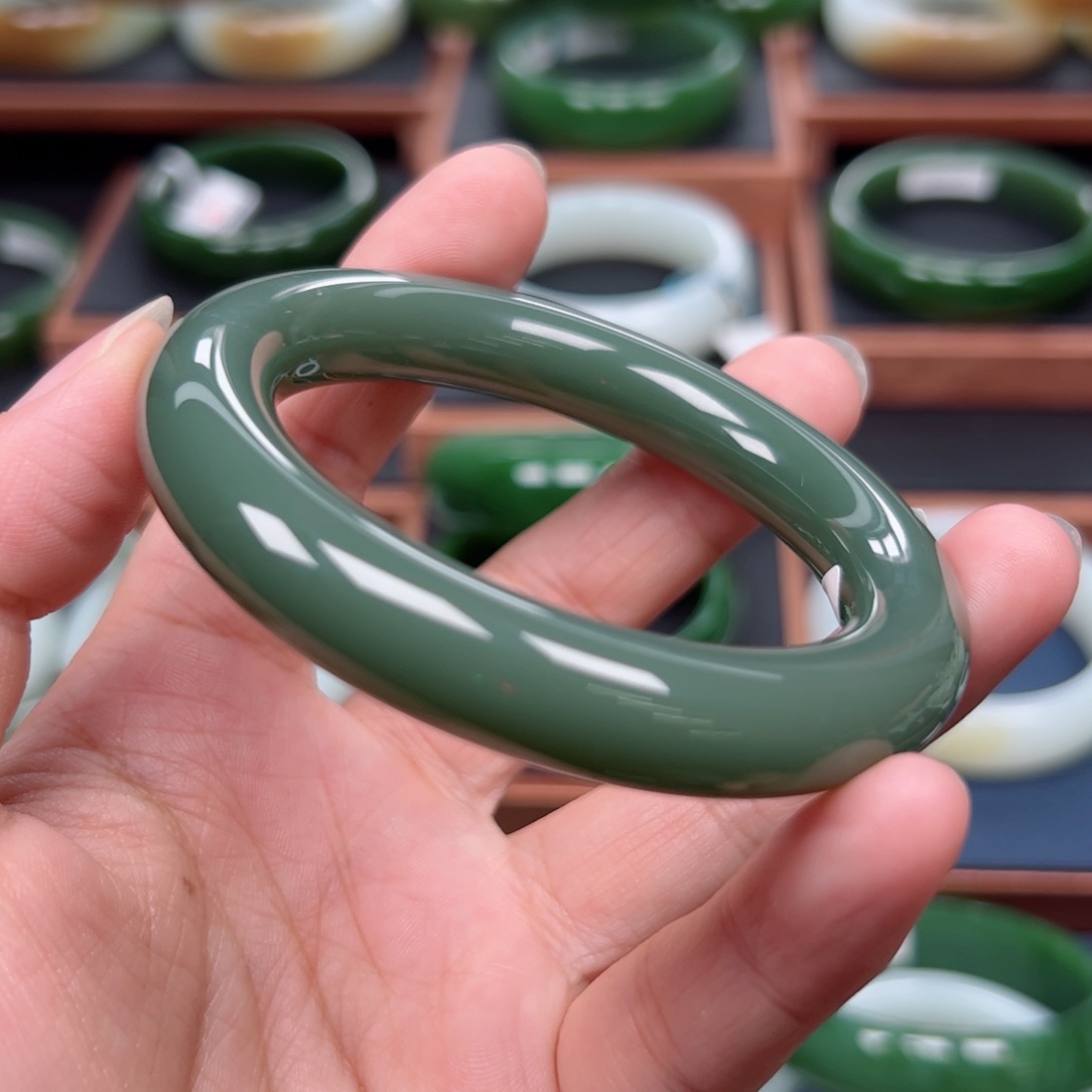 未镶嵌手镯和田玉（碧玉）