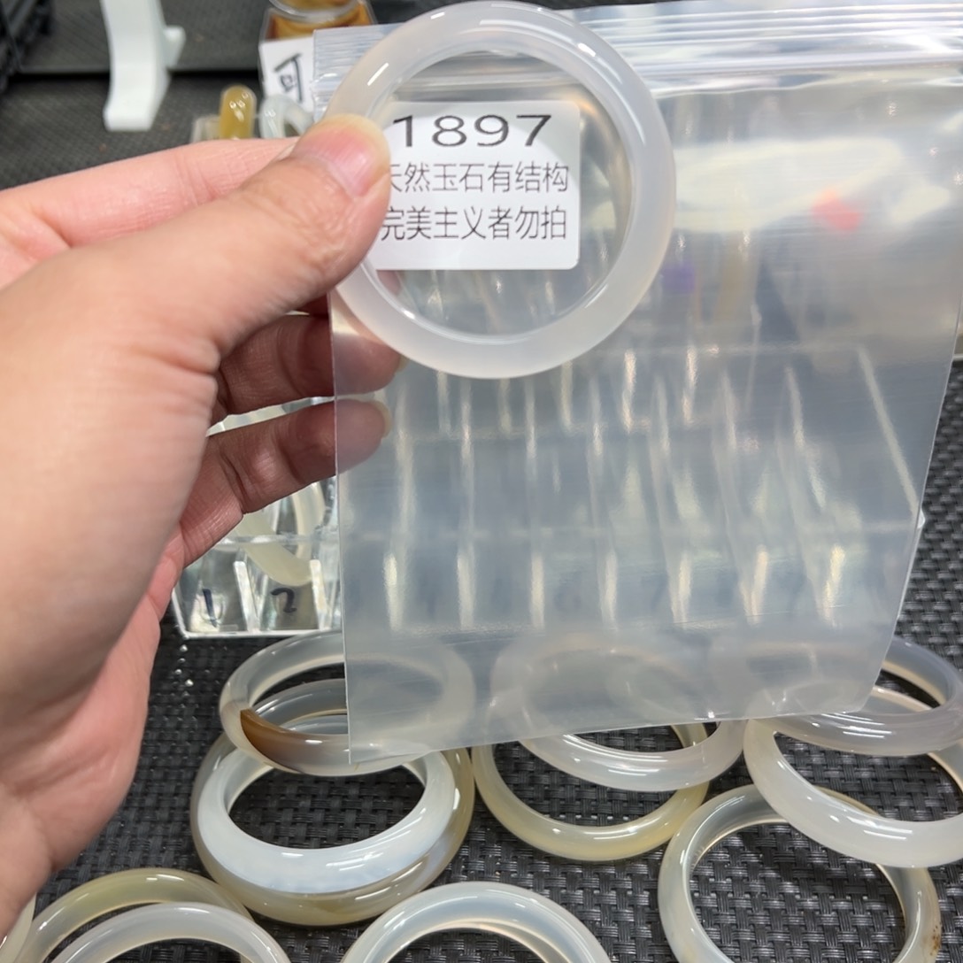 玛瑙/玉髓手镯未镶嵌m**i50