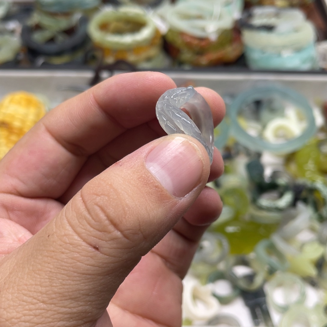 早***蛇纹石玉未镶嵌戒指