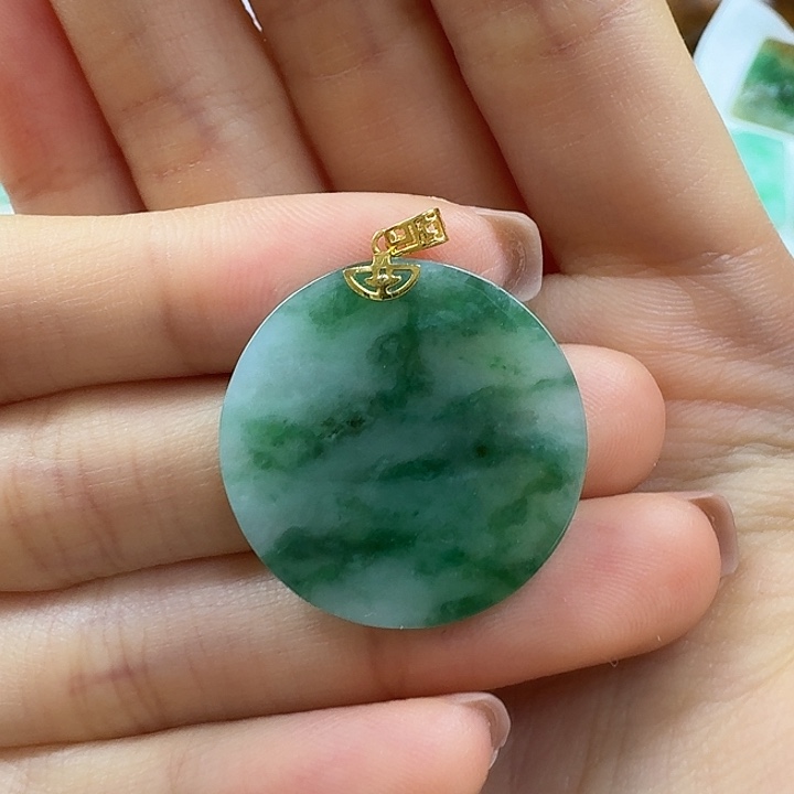 翡翠未镶嵌颈饰无事牌