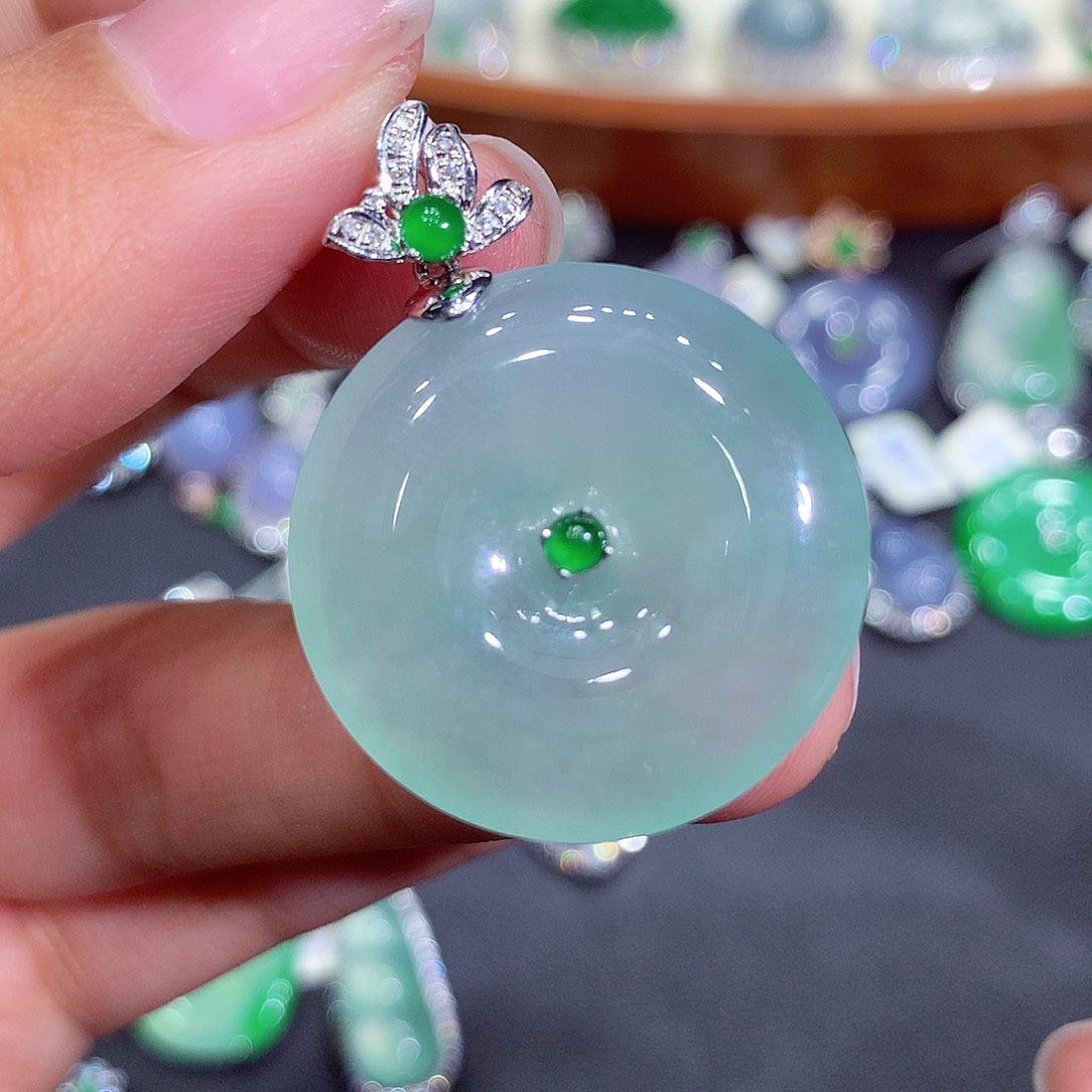 翡翠吊坠(不含链)18K金镶嵌