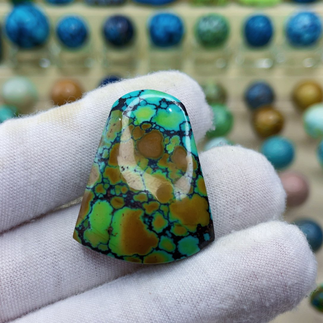 未镶嵌绿松石颈饰