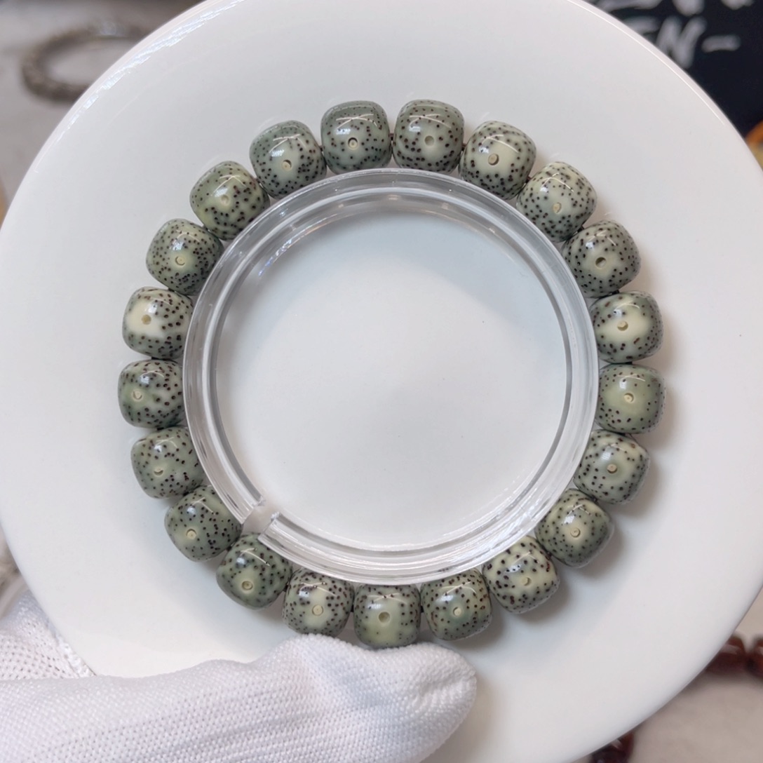 星月菩提手串10.5石玉绿幽灵正月同枝果海南料精抛