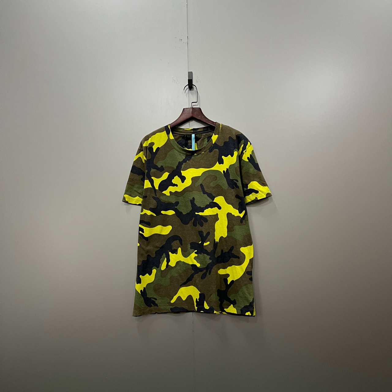 95新 Valentino/华伦天奴 （cc） 迷彩短袖 L码/ fg200408