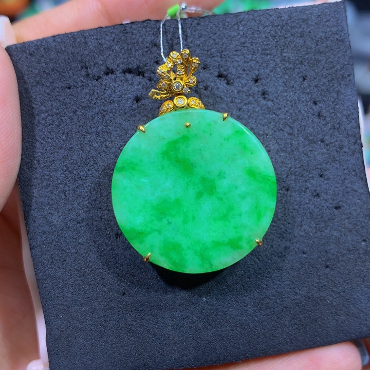 翡翠18K金镶嵌颈饰翡翠