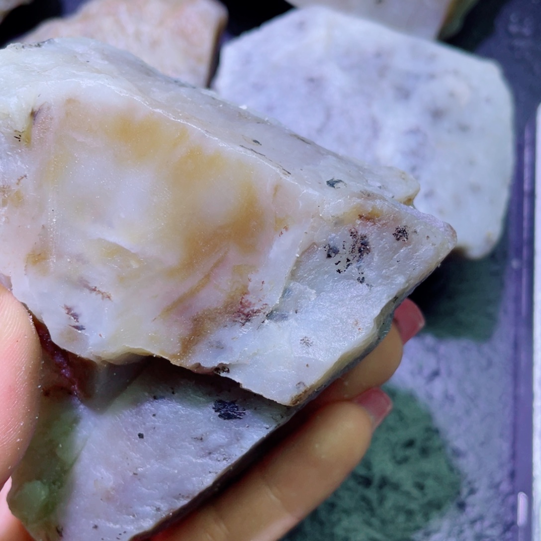 和田玉未镶嵌珠宝半成品