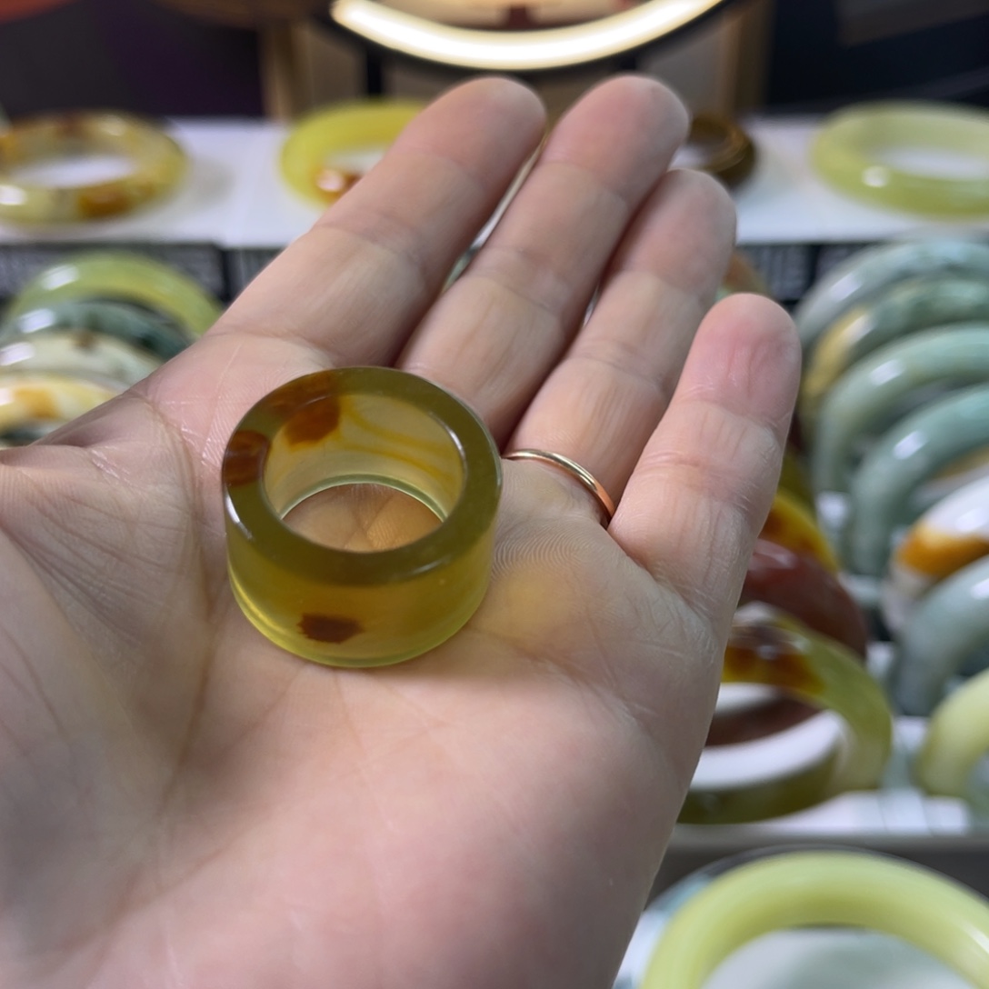 三***坊蛇纹石玉未镶嵌手镯