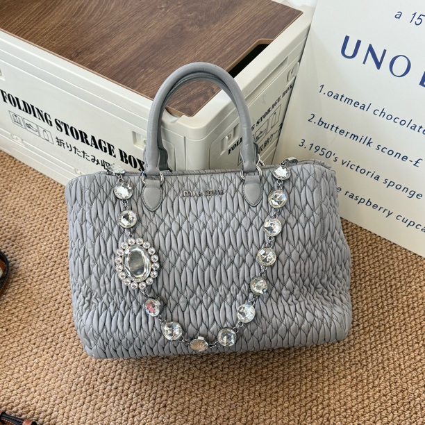 95新 MIU MIU/缪缪 雾霾蓝褶皱宝石链托特包/CC