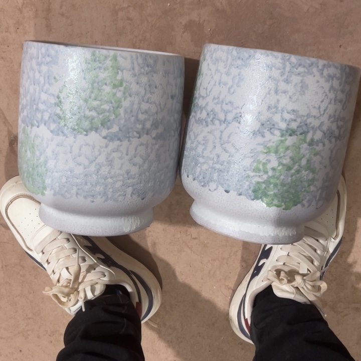 紫砂花盆口径20高度22两只小瑕疵