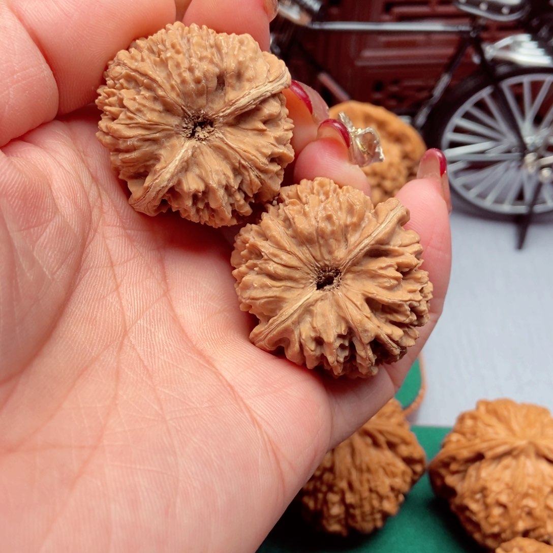 文玩核桃吊坠137狮子头37