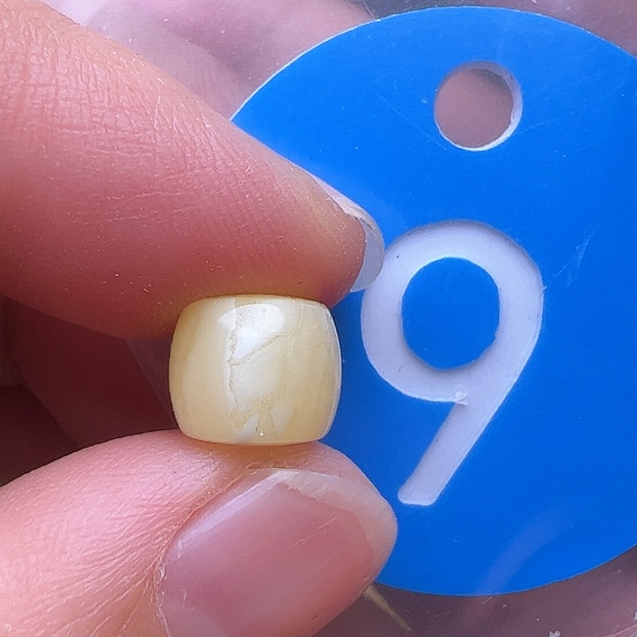 蜜蜡裸石未镶嵌8.6m m