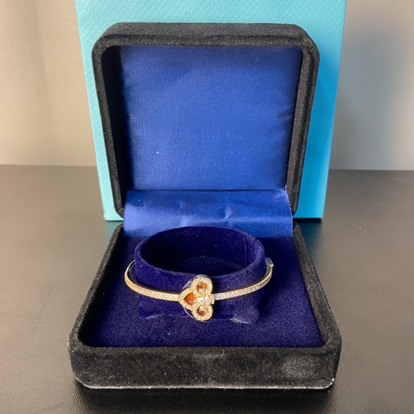    时尚轻奢手镯QQJZ~5108