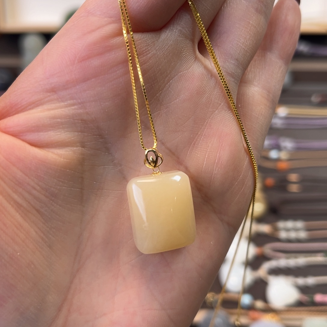 和田玉颈饰18K金镶嵌方糖