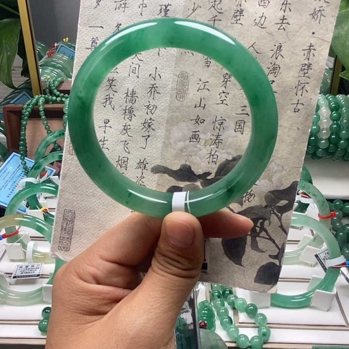石英质玉手镯未镶嵌