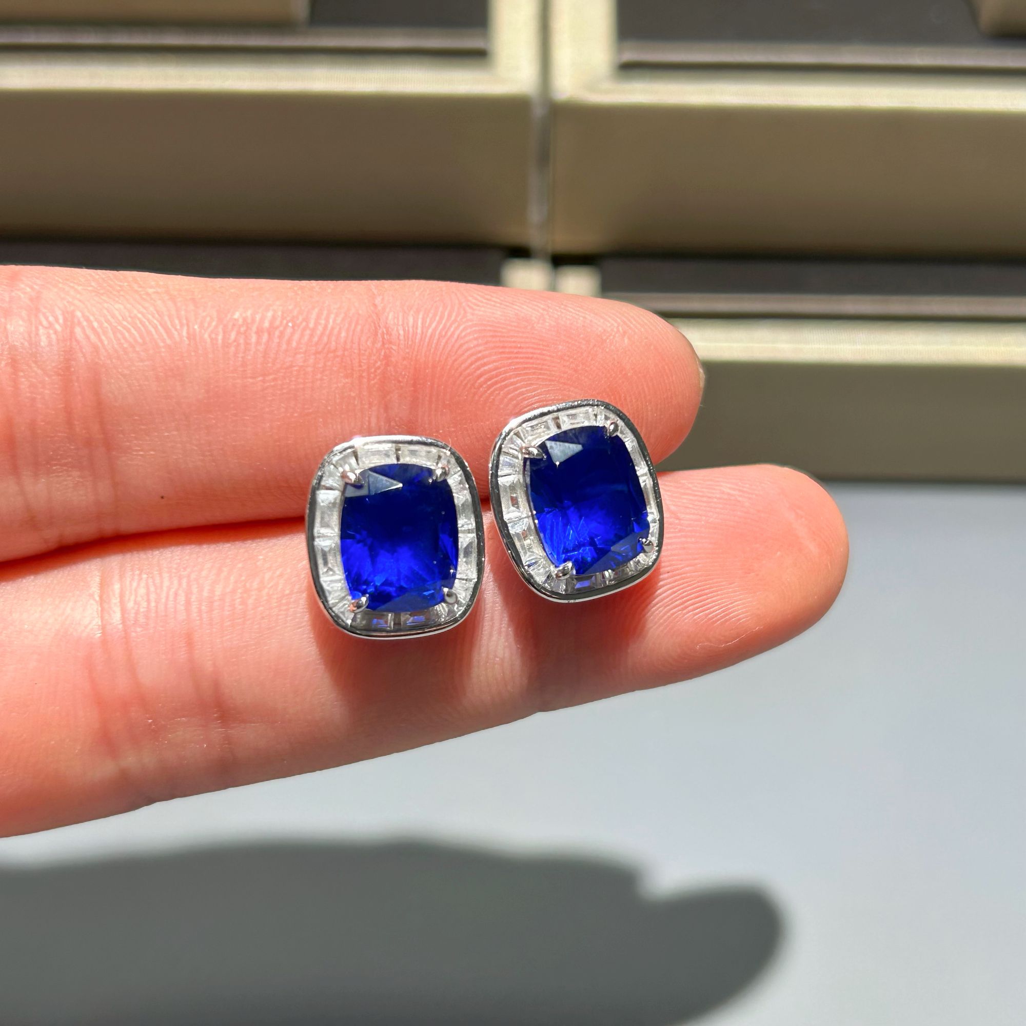 925银耳饰 意朵珠宝-高定珠宝精工切割豪华镶嵌y018-皇家蓝耳钉