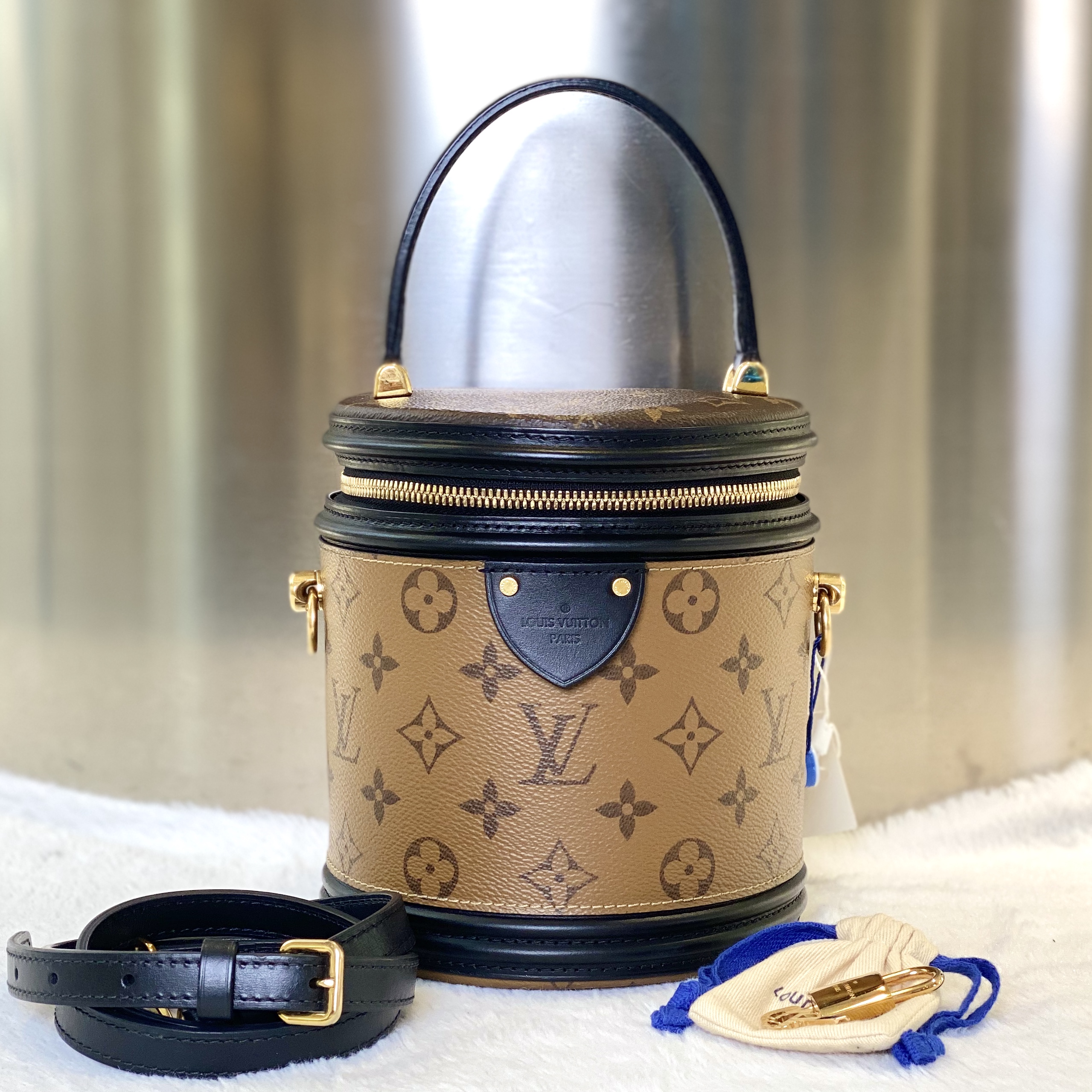 99新 LouisVuitton/路易威登 古有98新LV发财桶手提斜挎包9002