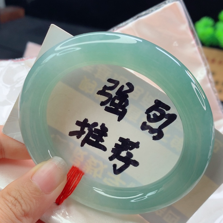 未镶嵌手镯（圆镯）翡翠满绿强推