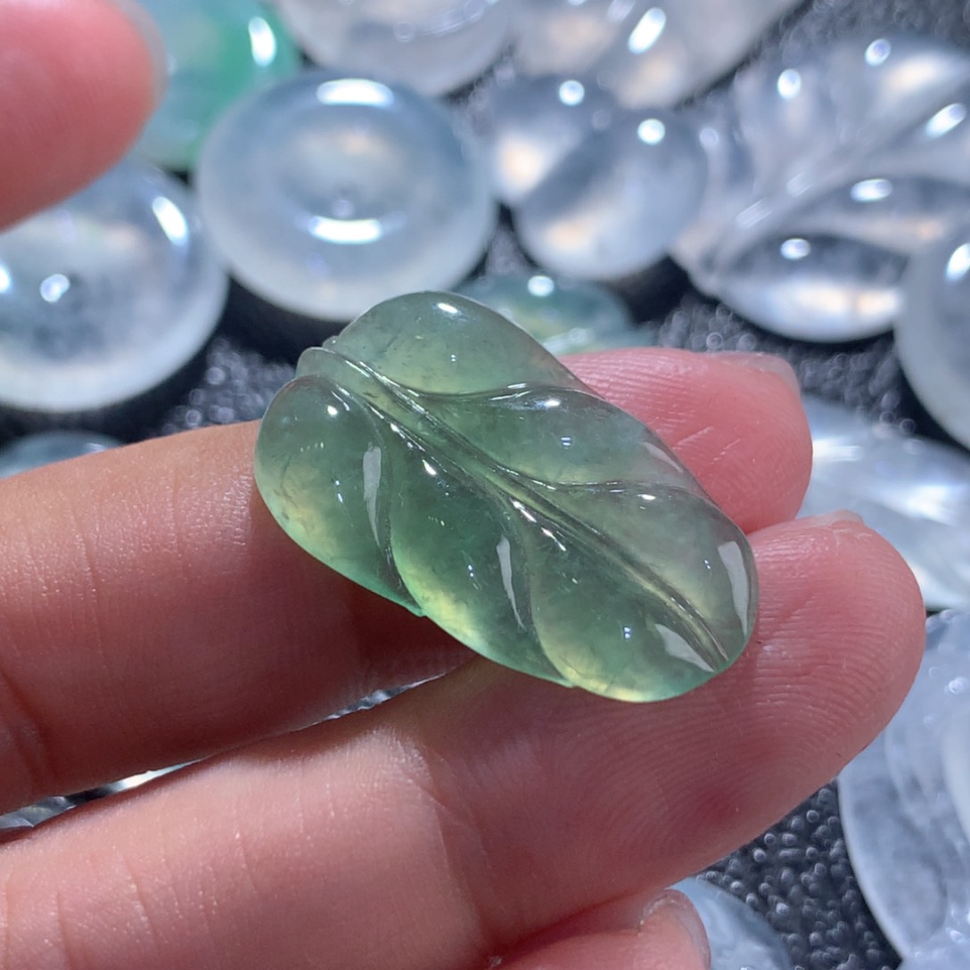 翡翠未镶嵌颈饰缅甸