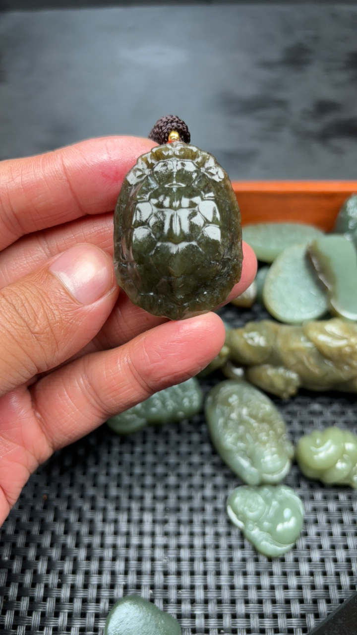 保真和田玉龟甲时尚吊坠百搭精雕拍一发一手工精致气质