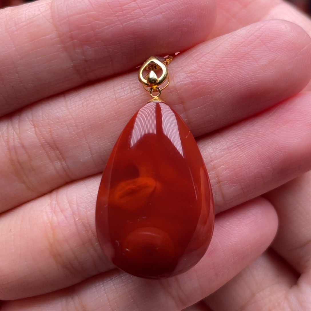 南红玛瑙18K金镶嵌珠宝奇石水滴吊坠