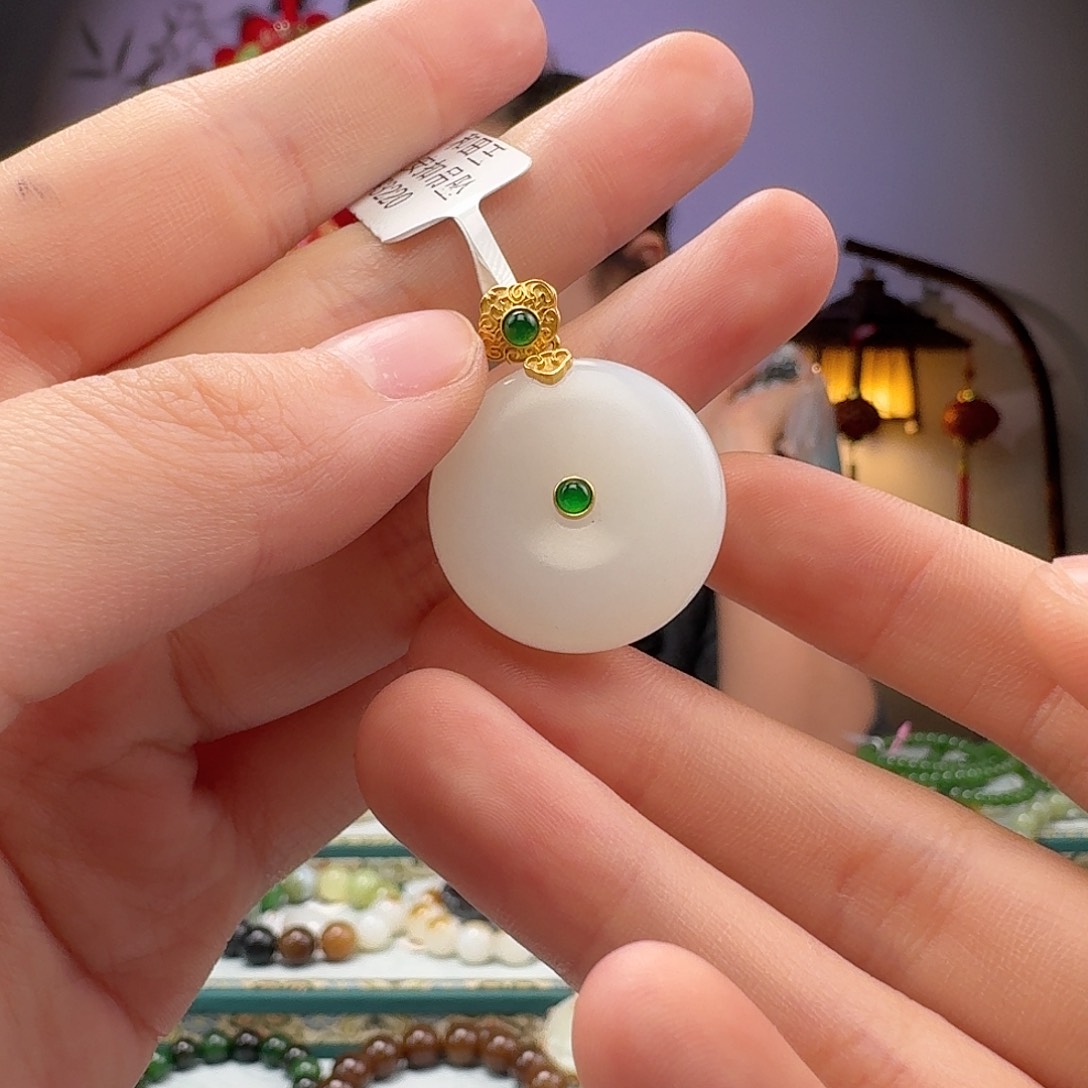 和田玉拍一发一18K金镶嵌